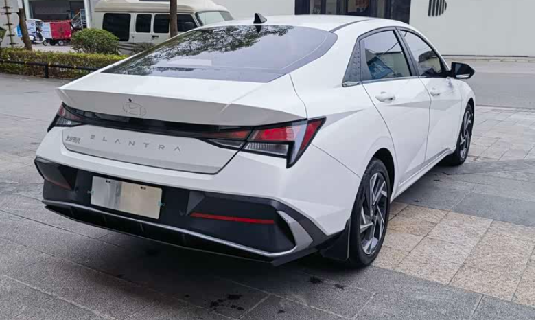 
								2023 Hyundai Elantra 1.6L Petrol Sedan full									
