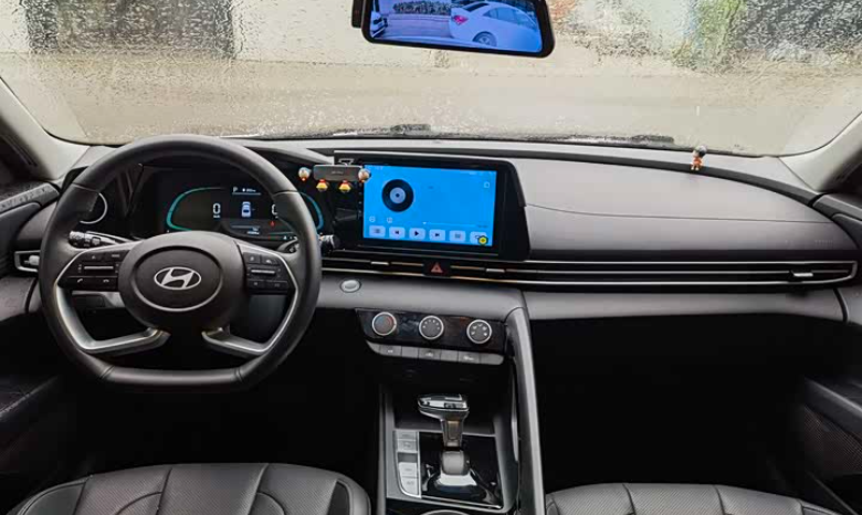 
								2023 Hyundai Elantra 1.6L Petrol Sedan full									