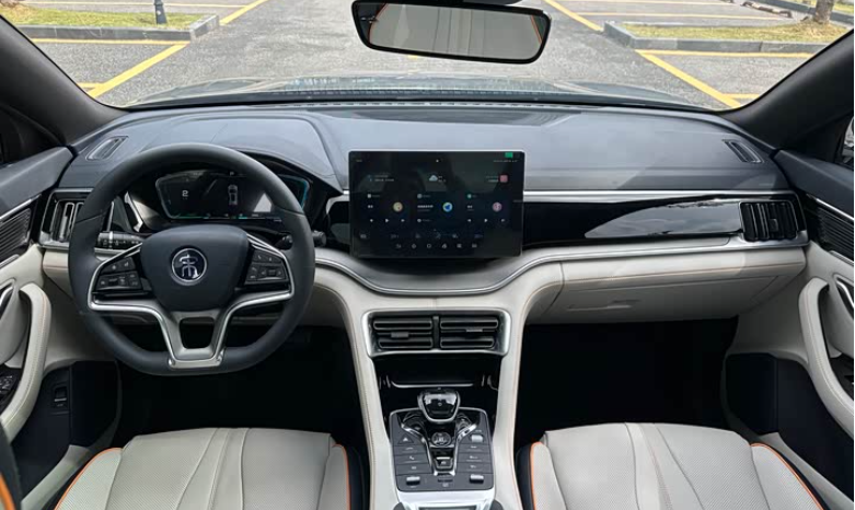 
								2022 BYD Song PLUS 1.5T Hybrid SUV full									