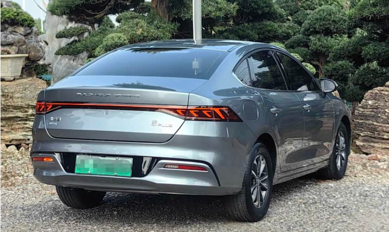 
								2023 BYD Qin PLUS DM-i Plug-in Hybrid Sedan full									