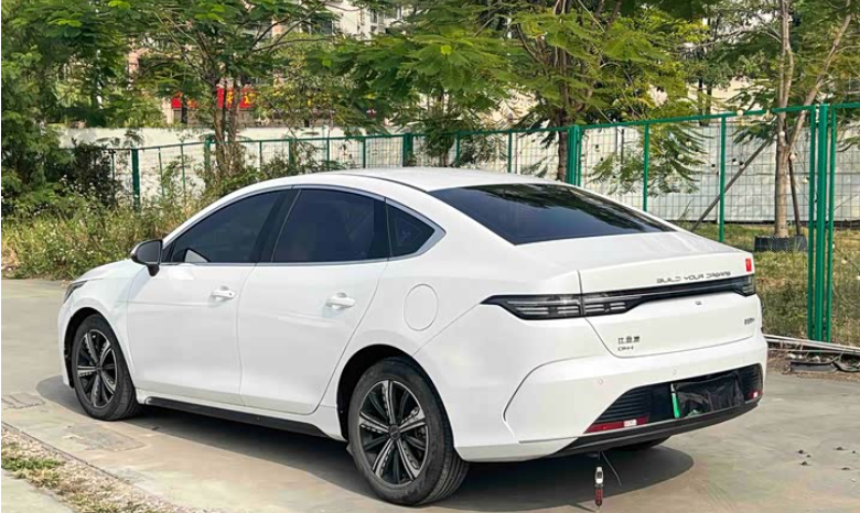 
								2023 BYD Destroyer 05 DM-i Hybrid Sedan full									