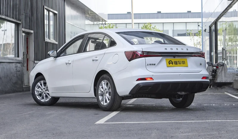 
								Roewe i5 2024 Smart Family Sedan full									